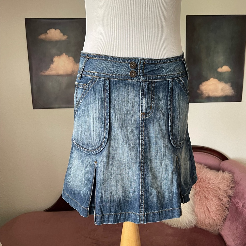 L.e.i. Vintage Y2K Flared Low Rise Pleated Denim Mini Skirt Sz 5 Like NEW!